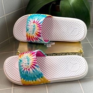 Women’s Size 10 White & Multi Color Cool Cat Puma Slides…(Worn Once)